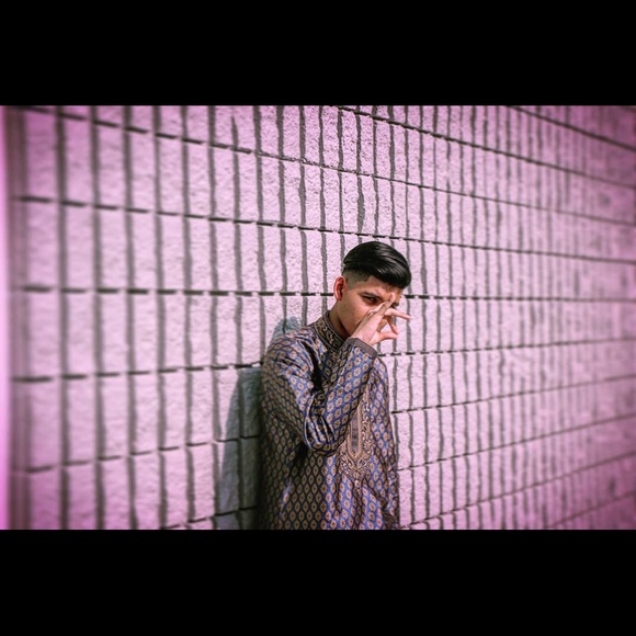 Meet your Posher, Alvi - Picture 1 of 1